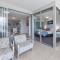 Spectacular Seaviews, Pool, Modern, Free Wifi