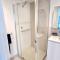 One- Bedroom City Retreat with Amazing Views and free Parking