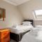 The Gables Penthouse - 15-Minute Walk to Branksome Chine Beach