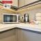 3 Bedroom Home By Littlepiggyrentals Short Lets & Serviced Accommodation With WiFi & Free Parking