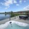 Luxurious and Peaceful Lakeside House, Clitheroe