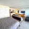 Ilikai Apt 1042 - Spacious Studio with Ocean-Lagoon Views