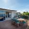 Lofty Lakeviews - Acacia Bay Holiday Home