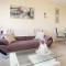 Sunny Coral Bay Village house