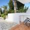 Sunny Coral Bay Village house