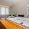 ZOE LUXURY SUITES