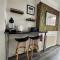 FINN VILLAGE "Raspberry Cottage" Private Garden, 6-seater HOT TUB, Firepit & Pizza Stove