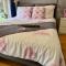 FINN VILLAGE "Raspberry Cottage" Private Garden, 6-seater HOT TUB, Firepit & Pizza Stove