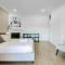 Waterfront Stylish & Charming Retreat