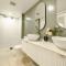 Lux 18th floor 2br 2bath, River view, Pool, Spa, Sauna, Gym, Wifi,