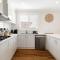 Stylish 3-Bed Beachside Home with Parking & BBQ