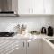 Stylish 3-Bed Beachside Home with Parking & BBQ
