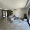 Un Petit Coin de Provence - Istres - Maison Contemporaine Avec Piscine Privée Chauffée, Entre Plages Et Provence, Borne 11 kW Un Petit Coin de Provence - Istres - Maison Contemporaine Avec Piscine Privée Chauffée, Entre Plages Et Provence, Borne 11 kW
