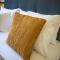 Maison Noire by Staycom