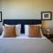 Maison Noire by Staycom