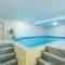 Tripli Hotels White Manor
