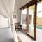 Three Palms Surf & Stay Medewi