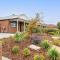 Private Retreat with Spacious Alfresco and Parking