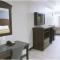 Hotel O Regency Suites Houston - IAH Beltway 8