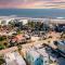 Sea Shell by AvantStay Breezy Beachside Getaway w Rooftop Deck 6 BRs