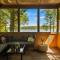 Lake Daze by AvantStay Lakefront w Modern Interior Enclosed Porch Hot Tub