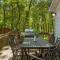 Lake Daze by AvantStay Lakefront w Modern Interior Enclosed Porch Hot Tub