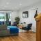 Lake Daze by AvantStay Lakefront w Modern Interior Enclosed Porch Hot Tub