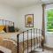 Lake Daze by AvantStay Lakefront w Modern Interior Enclosed Porch Hot Tub