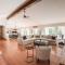 De Luz by AvantStay 5 Acre Estate w Lake Pool Hot Tub
