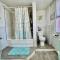 Tiny Private Room on the 1st Floor with Shared Bathroom near SeaTac Airport and Downtown Seattle