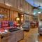 American Dream Americana decor close to downtown Blue Ridge