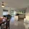 3 Bed House free parking,Master with AC