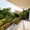 Sunroom 2 Bed Apartment West Town B17