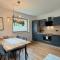 Apart Pair im Dorf