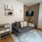 Apart Pair im Dorf
