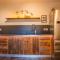 3 bed apt,central location, parking, garden, 6 pax