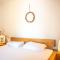 3 bed apt,central location, parking, garden, 6 pax