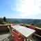 Rochehaut Hideaway with Tub, cleaning included