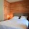 Rochehaut Hideaway with Tub, cleaning included