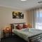 5 bd 2 bath stylish retreat close to beach and wineries in Christie Downs