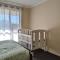 5 bd 2 bath stylish retreat close to beach and wineries in Christie Downs