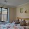 5 bd 2 bath stylish retreat close to beach and wineries in Christie Downs