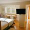 Kowhai Studio -private opposite golf course in central Wanaka