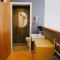 Kowhai Studio -private opposite golf course in central Wanaka