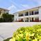 Villa Fiorō -Bold Luxury 2BR - River & Coastal Vibe