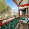 Charming Townhouse Steps from Newcastle Beach