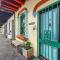 Charming Townhouse Steps from Newcastle Beach