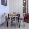 MoHost Urban - Chic Stay Overlooking the Mountains