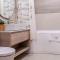 MoHost Urban - Chic Stay Overlooking the Mountains