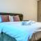 MoHost Urban - Chic Stay Overlooking the Mountains